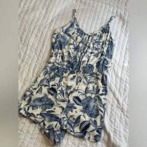 💙 H&M floral romper 💙